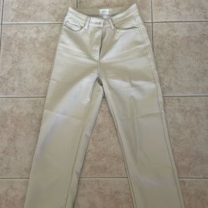 Aritzia Melina pants in colour sand white size 00